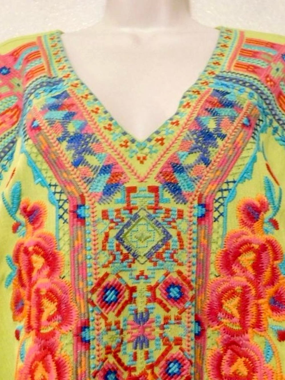 Calessa, Womens,Green V-Neck Embroidered Floral Blouse 3/4 Sleeve, Top, Size 2X - Picture 4 of 9